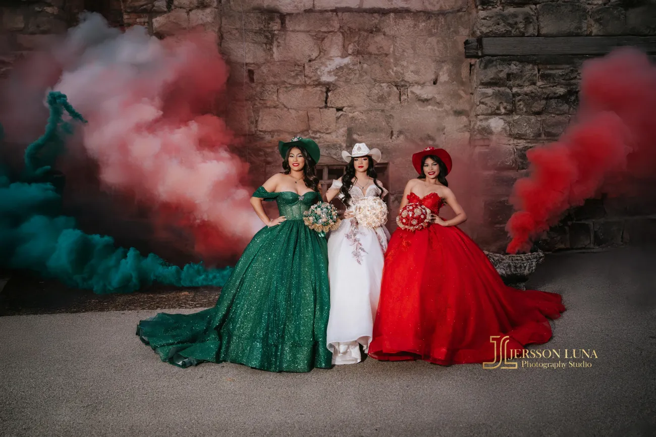 quinceañera photography mexican flag colors