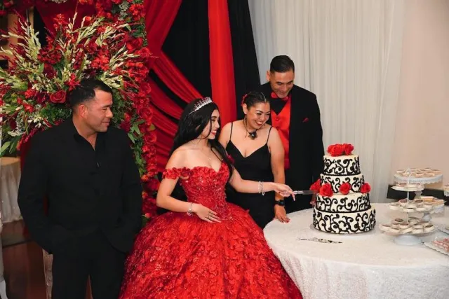 las fuentes banquet hall cake cutting